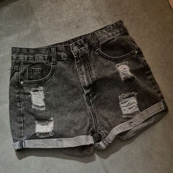 🎁3/$30🎁 Distressed Faded Grey Black Denim Shorts Sz Md [6] - Picture 3 of 8